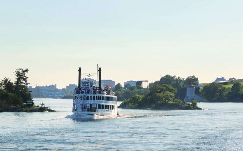 Kingston: Heart of the Thousand Islands Riverboat Cruise - Live music changes the mood
