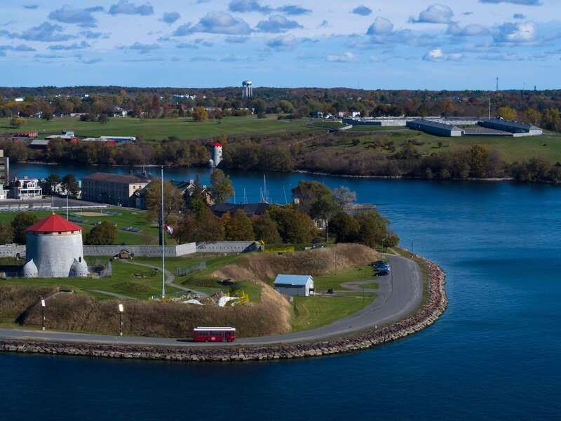Kingston: Hop-On Hop-Off Trolley Tour - Comfort, group size, and accessibility
