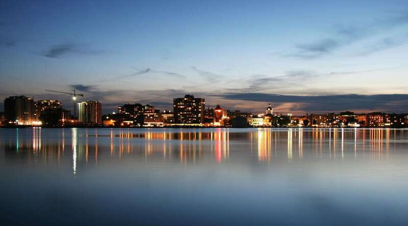 Kingston: Sunset Dinner Cruise - Sailing into the Admiralty Islands