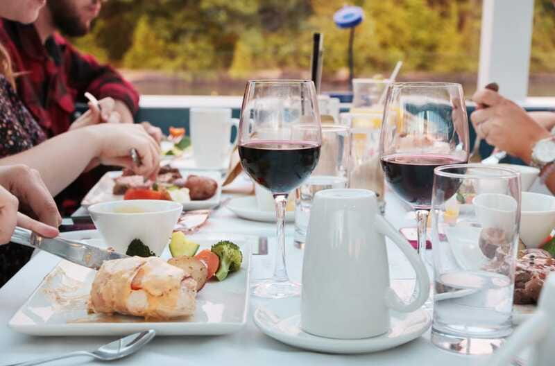 Kingston: Sunset Dinner Cruise - A three-course dinner served onboard