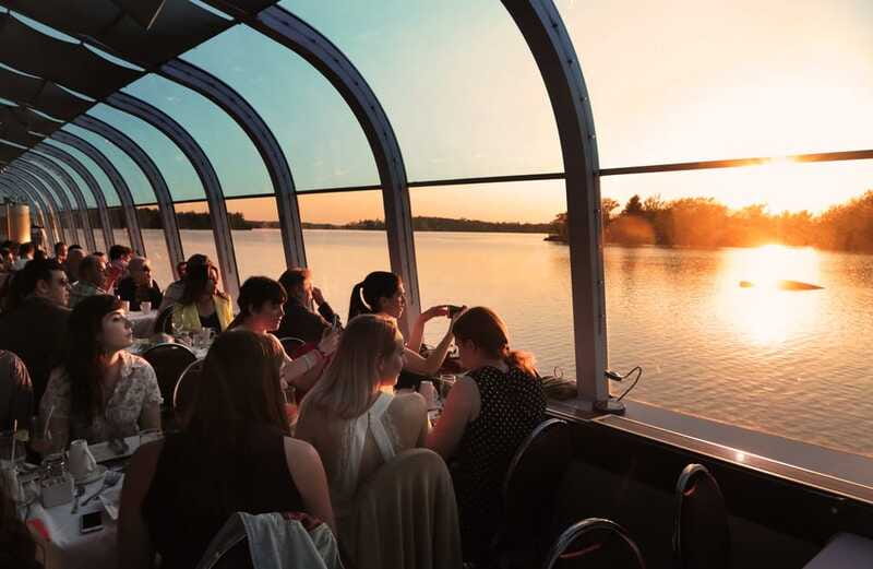 Kingston: Sunset Dinner Cruise - Music, dancing, and the dinner-and-show format