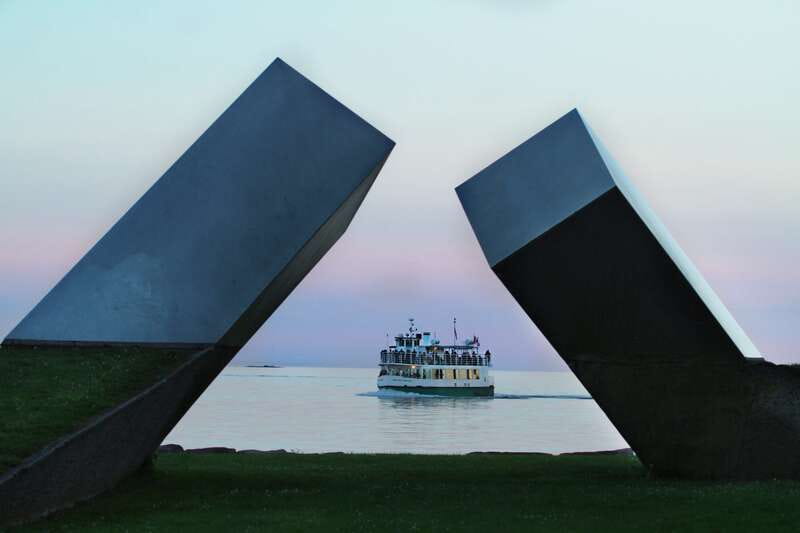 Kingston: Waterfront Discovery Cruise - Starting at the Rideau Canal and Kingston harbor