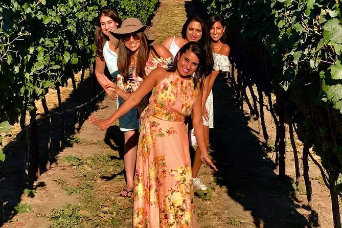 Lake Country Full Day Lunch Wine Tour-Incl. Tastings & Guide Grat - Key points to know before you book
