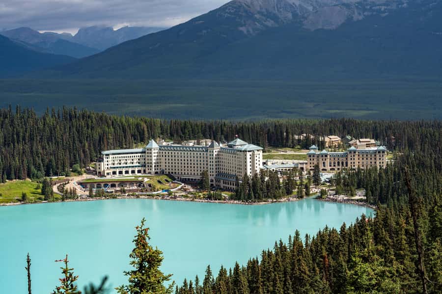 Lakes Moraine, Louise, Emerald, Johnston Canyon & Yoho Tour - Key points at a glance