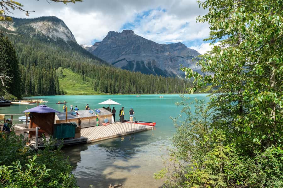 Lakes Moraine, Louise, Emerald, Johnston Canyon & Yoho Tour - Transport, group size, and comfort