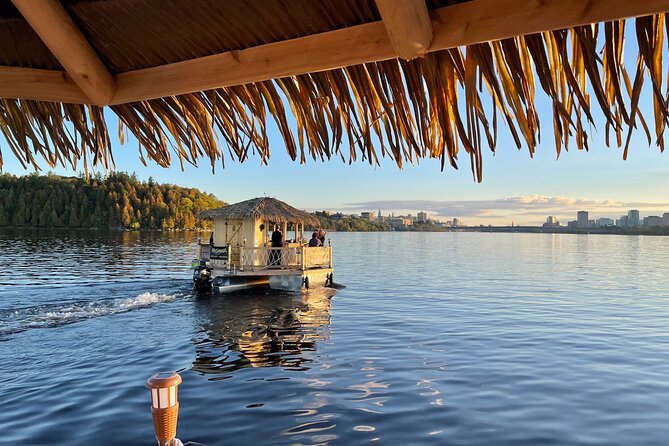 Lilo Floating Tiki Bar on the Ottawa River - Setting off with music, drinks, and river air