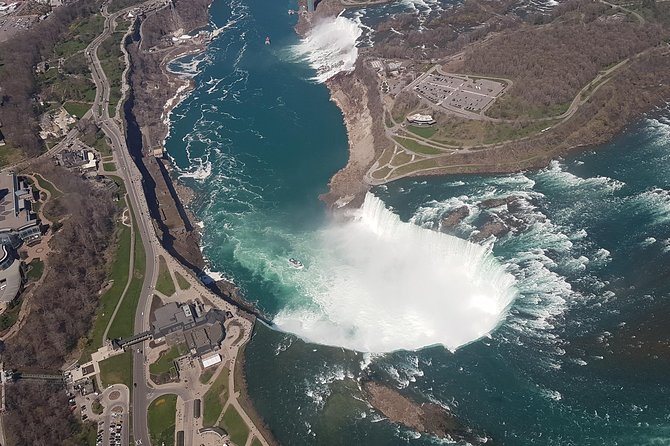 Mississauga: Niagara Falls Day Tour with Boat Cruise - Niagara City Cruises and the spray