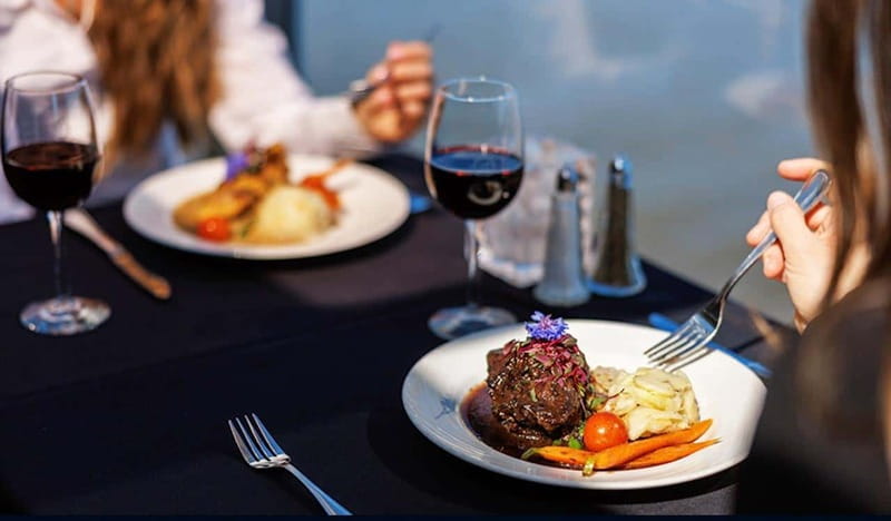 Montréal: 3 or 5-Course Dinner Cruise with DJ & Dancing - Boarding at Montréal’s Grand Quai