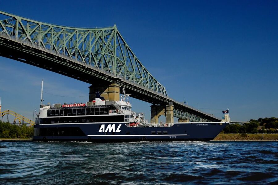 Montréal: 3 or 5-Course Dinner Cruise with DJ & Dancing - Dinner Service With Québec Ingredients