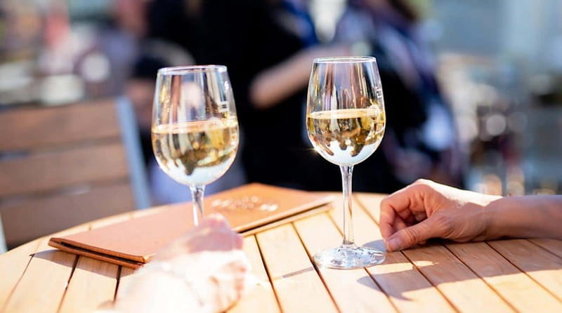 Montréal: 3 or 5-Course Dinner Cruise with DJ & Dancing - The DJ, Dance Floor, and Evening Mood