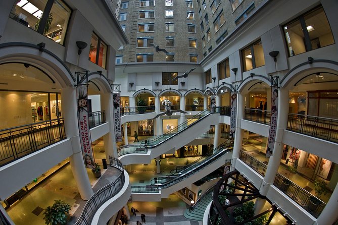 Montréal Downtown and Underground City Private Walking Tour - Montréal’s tallest building and the university landmark