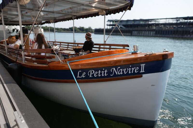 Montreal: Electric Boat Cruise with Onboard Drinks - Why a river view improves your Montreal sightseeing