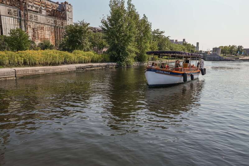 Montreal: Electric Boat Cruise with Onboard Drinks - What the electric boat adds