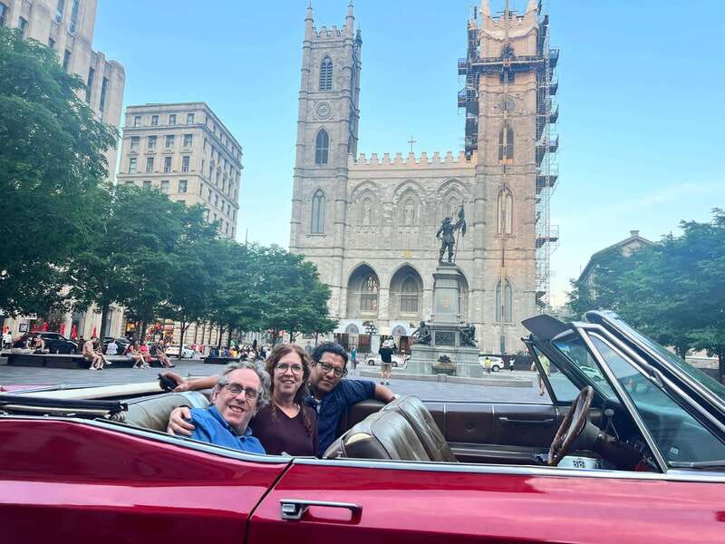 Montréal: Guided Tour in Vintage Convertible Cadillac - Starting at Bonsecours Market in Old Montreal