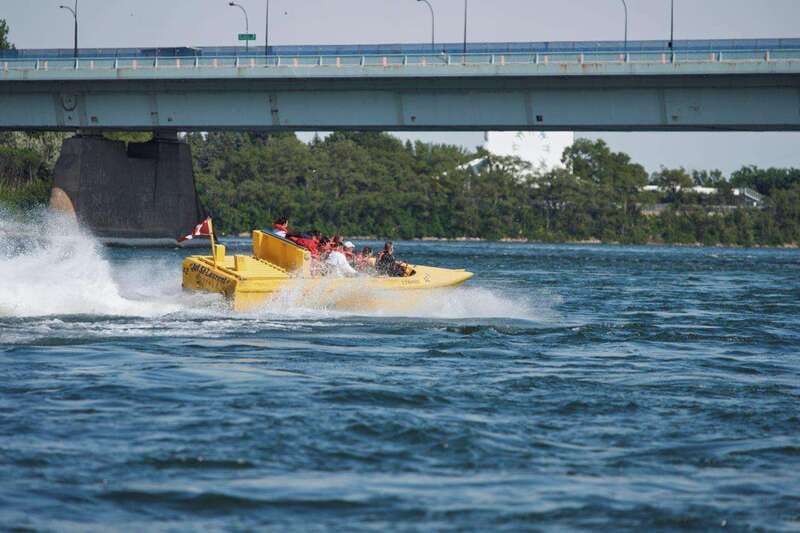 Montreal: Jet Boating on the Lachine Rapids - The 15-minute return to downtown Montreal
