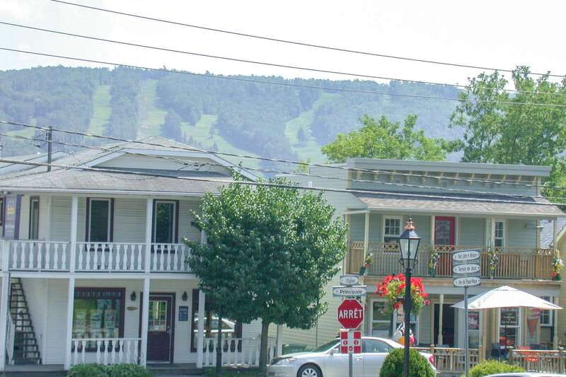 Montreal: Laurentian Mountains Day Trip - Saint-Sauveur brings the first small-town pause