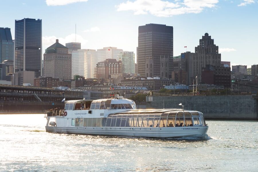 Montreal: Le Bateau-Mouche St. Lawrence Sightseeing Cruise - Drinks, snacks, and keeping the ride comfortable