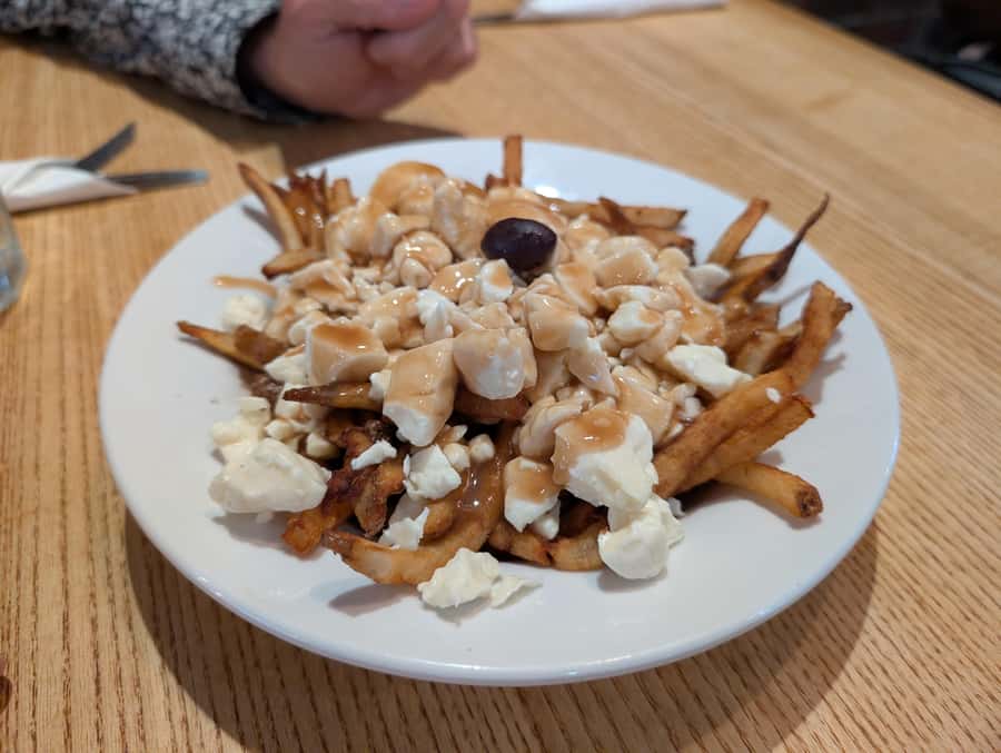 Montreal: Mile End District Food Tour with 8+ Tastings - Guides who make the walking sections matter