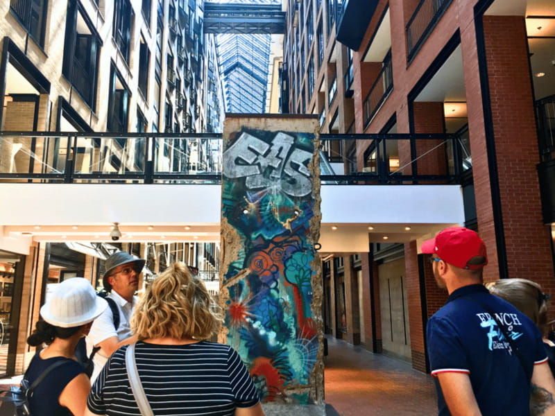 Montréal: Old Town Small Group Guided Walking Tour - Place d’Armes and the architectural lesson