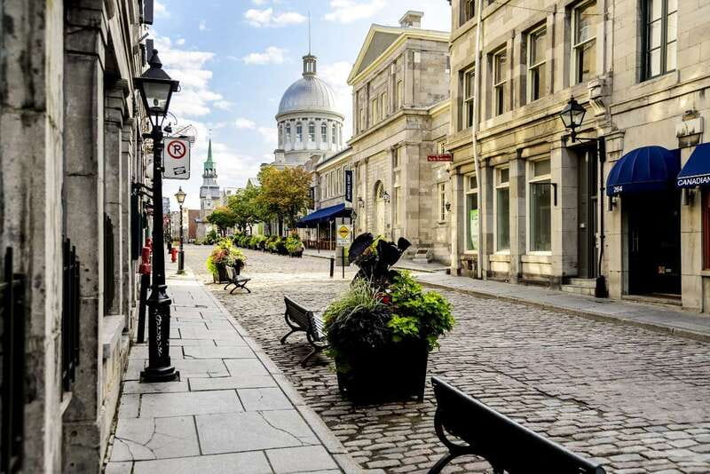 Montréal: Old Town Small Group Guided Walking Tour - Starting at Place d’Youville and the city’s early story
