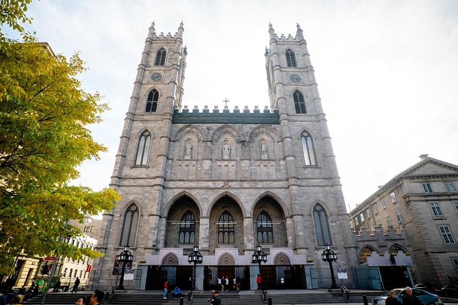 Montreal Premium Driving Night Tour with La Grand Roue Ride - What the guides add to the ride