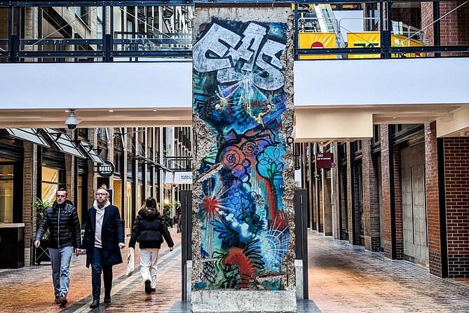 Montreal RESO Underground City + Downtown Tour by MTL Detours - Architecture and Public Art Along the Route