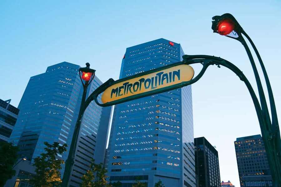 Montréal: The Original Old Montréal Walking Tour - Guides who make the difference