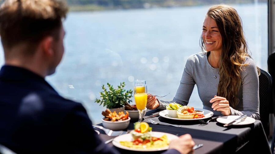 Montréal: Weekend River Brunch Cruise - Boarding At The Grand Quai