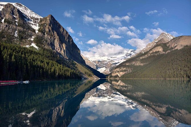 Morning Tour at Moraine Lake(2hrs) & Lake Louise(2hrs) - Morant’s Curve adds a quiet first stop