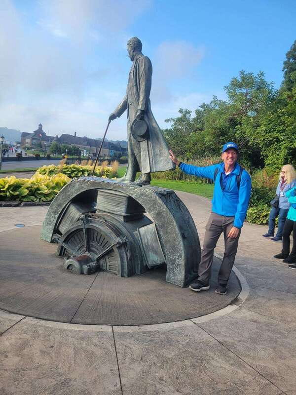 Niagara Falls Boat Cruise with Historical Walking Tour - Hornblower: the wet, loud main event
