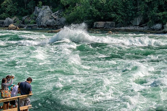 Niagara Falls Canada 3-Hour Tour w/Boat & Behind the Falls - Guides, commentary, and keeping the day together