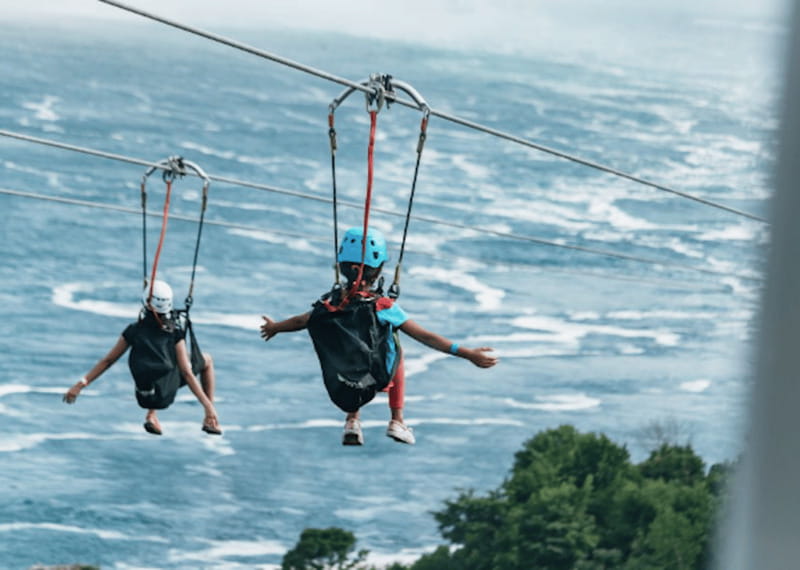 Niagara Falls, Canada: Early Bird Zip Line to The Falls - Handling the early morning queue