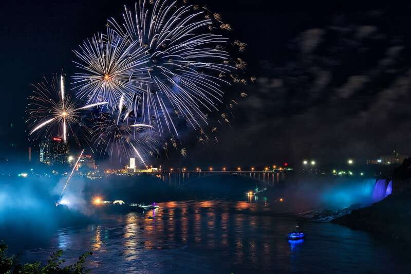 Niagara Falls, Canada: Evening Fireworks Cruise - Boarding the deluxe catamaran