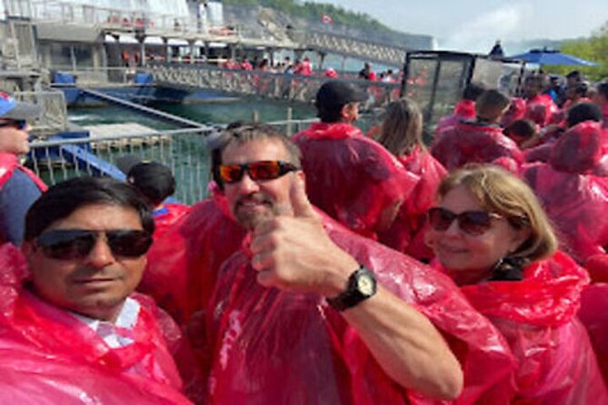 Niagara Falls Canada Walking Tour With Boat Cruise - Walking the Niagara Parkway for classic views
