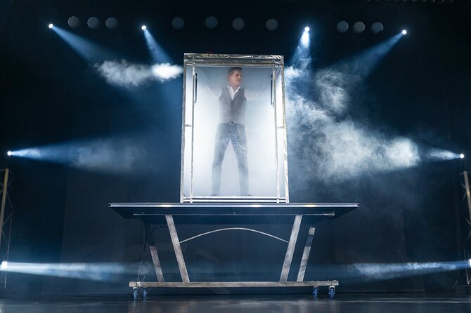Niagara Falls, Canada: Wild Magic Show Ticket - Arriving between 7:00 and 7:15 p.m.