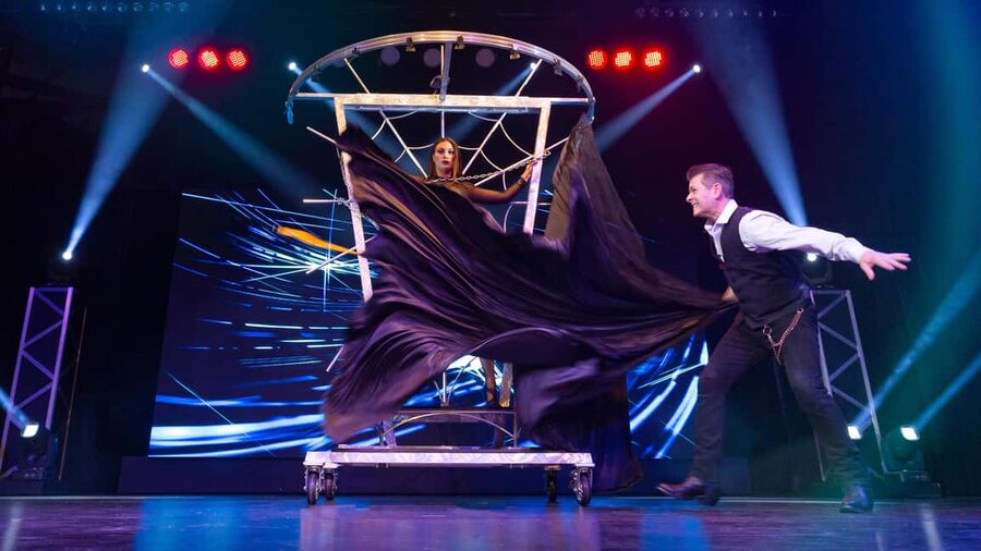Niagara Falls, Canada: Wild Magic Show Ticket - My verdict: book it if you want an easy, high-value evening