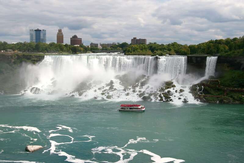 Niagara Falls: Day & Night Tour with Boat Ride and Dinner - The boat ride brings you into the mist