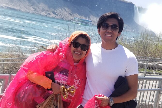 Niagara Falls Day Tour From Toronto with Fast track Niagara Cruise - Three hours around Niagara Falls and Clifton Hill