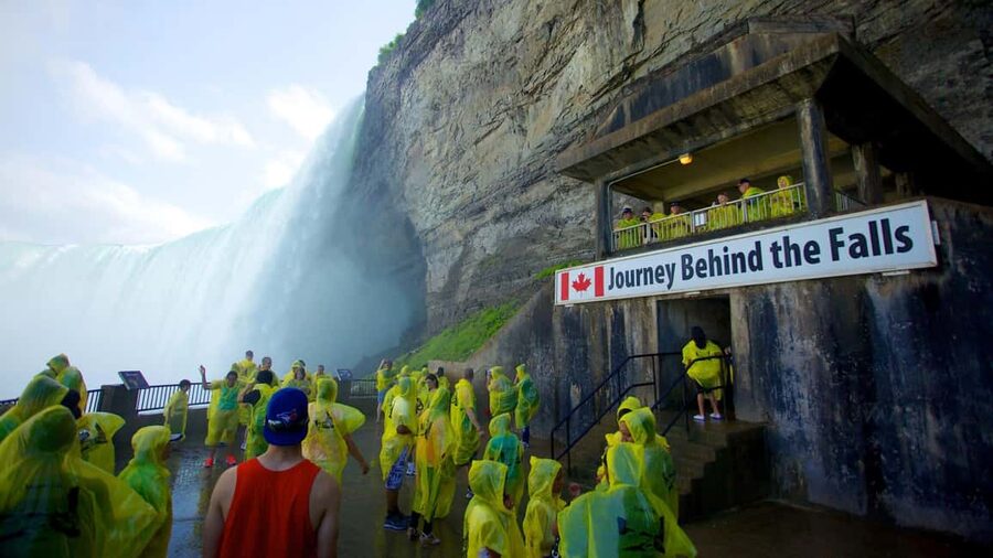 Niagara Falls Day Tour with Boat Ride & Journey Behind Falls - The guides make the schedule work