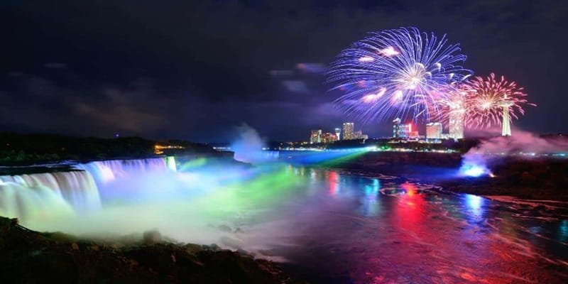 Niagara Falls: Night Tour w/ 3 Course Dinner & Light Show - What the small group changes