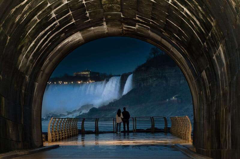 Niagara Falls: Night Tour w/ 3 Course Dinner & Light Show - Who should book this evening?