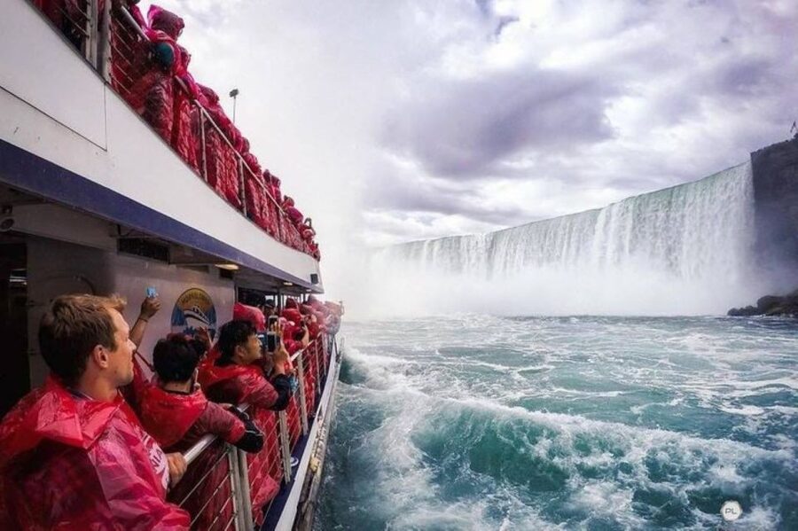 Niagara Falls Scenic Day Tour from Toronto Airport Pickup - Choosing between the boat cruise and Journey Behind the Falls