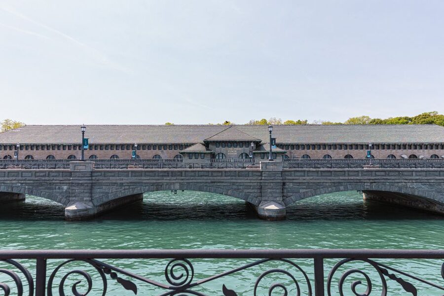 Niagara Falls: Skylon Tower & Power Station Guided Tour - The guide makes the difference