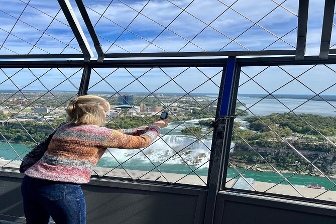 Niagara Falls Tour: Boat Cruise, Journey Behind Falls and Skylon - Guides make the difference