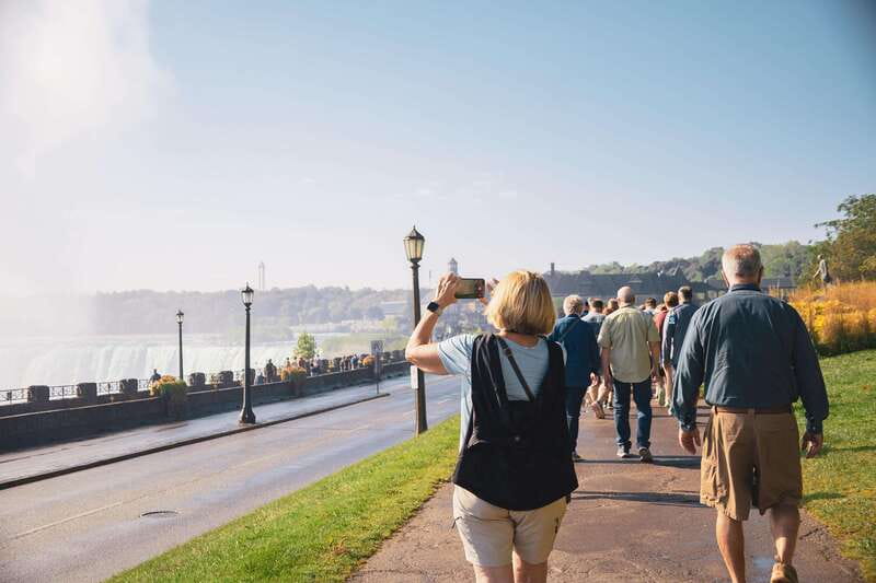 Niagara Falls Tour: Boat Ride, Journey Behind Falls and more - Meeting at Murray Hill for an early start