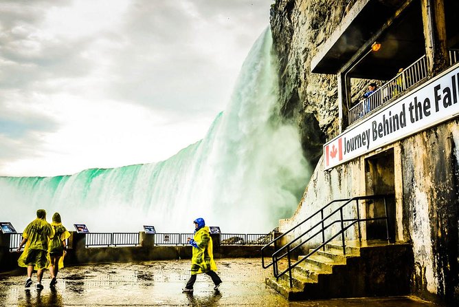 Niagara Falls Tour from Toronto with Boat, Journey Behind the Falls and Lunch - The Niagara City cruise gets you into the spray