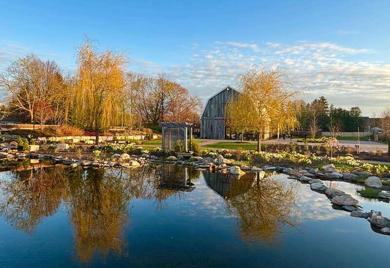 Niagara-on-the-Lake: Guided Walking Tour - Starting at the Pillar and Post gardens
