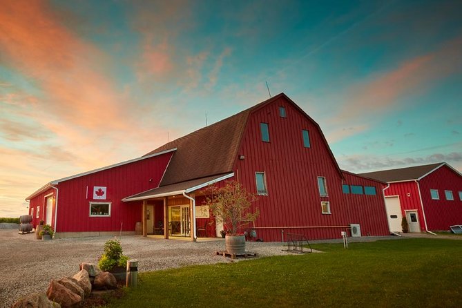 Niagara's Decadent Sparkling and Icewine Tasting - The opening pour: Sparkling Eric Brut and aged cheddar