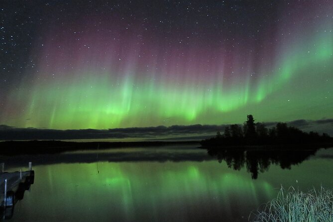 Northern Lights Tour Yellowknife - A small group with a personal photo turn