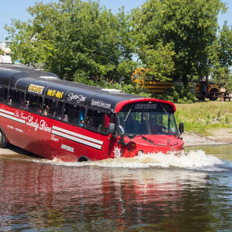 Ottawa: Bilingual Guided City Tour by Amphibious Bus - Crossing toward Gatineau in Quebec